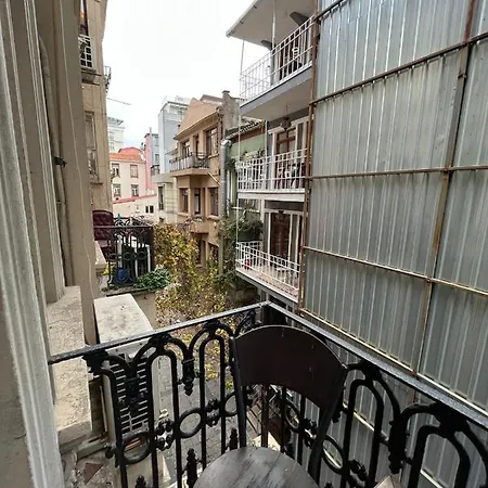 Chambers Of The Boheme Hostel *