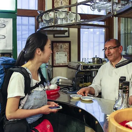 Chambers Of The Boheme 호스텔 *