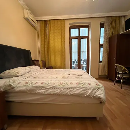 Chambers Of The Boheme Hostal Estambul
