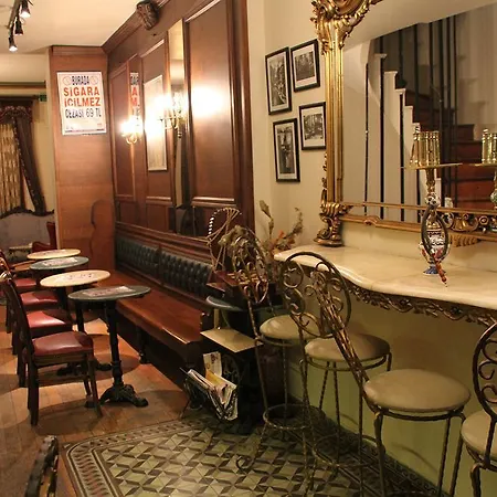 Hostel Chambers Of The Boheme *