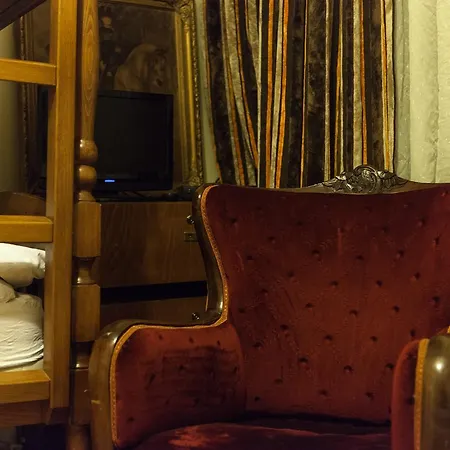 Chambers Of The Boheme Hostal