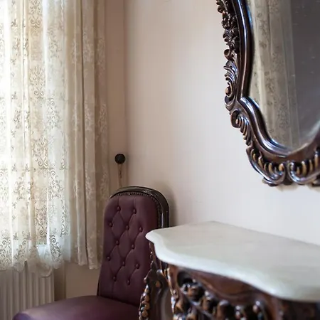 Hostel Chambers Of The Boheme