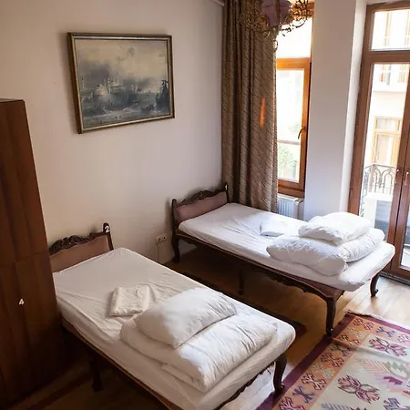 Chambers Of The Boheme Hostel