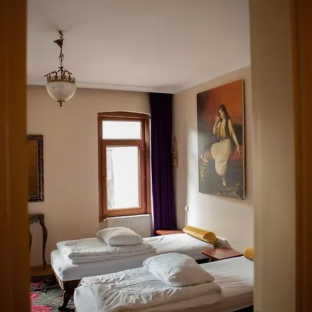 Chambers Of The Boheme Hostel *
