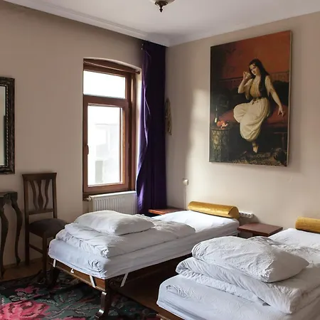 Chambers Of The Boheme Hostel *