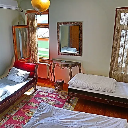 Hostal Chambers Of The Boheme Estambul